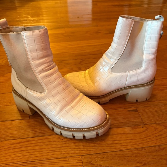 Vintage Havana Shoes - Vintage Havana Cream Crocodile Boots - Size 8.5